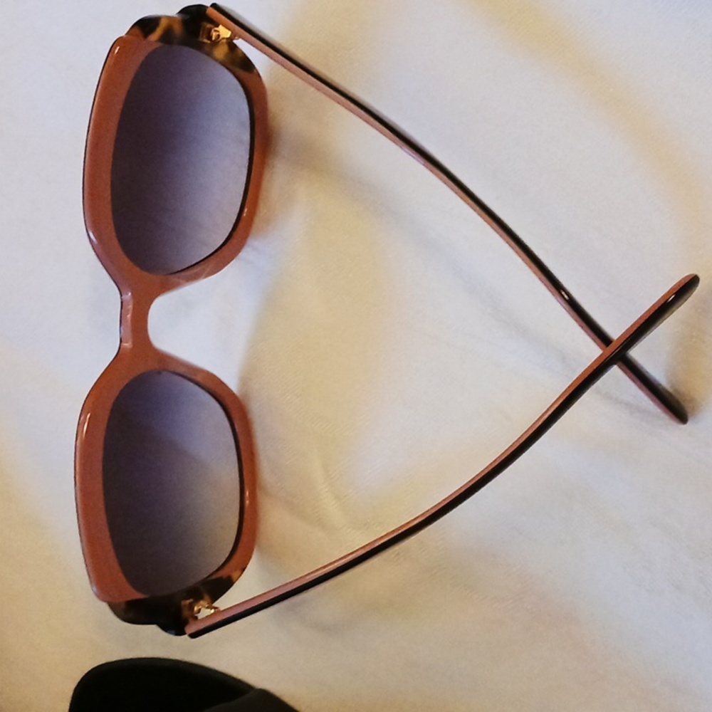 COPY - PRADA Sunglasses - Picture 2 of 10